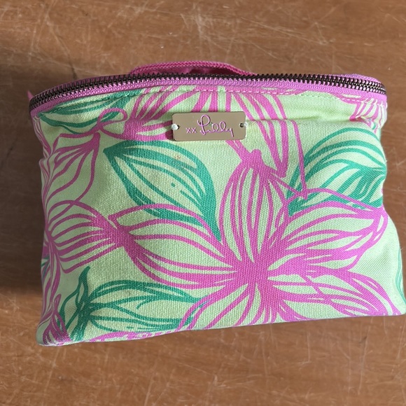 Lilly Pulitzer cosmetic bag/case - Picture 2 of 11